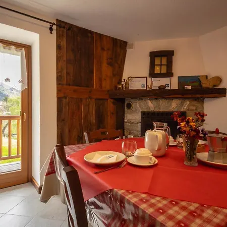 Eco Dimora Baltea - Al Villaggio Di Rumiod 3*