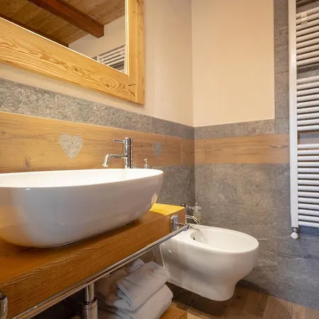 Eco Dimora Baltea - Al Villaggio Di Rumiod 招待所 3*